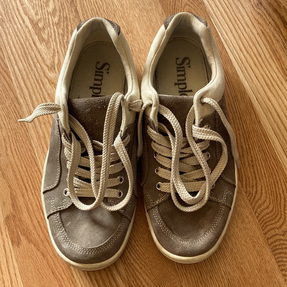 Simple Sneaker